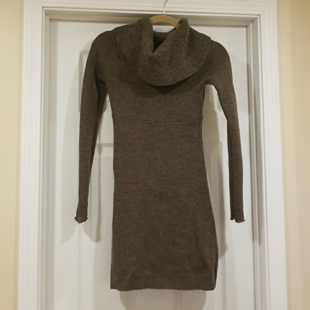 Sweater dress. 65%Acrylic 25% Wool 10% Nylon